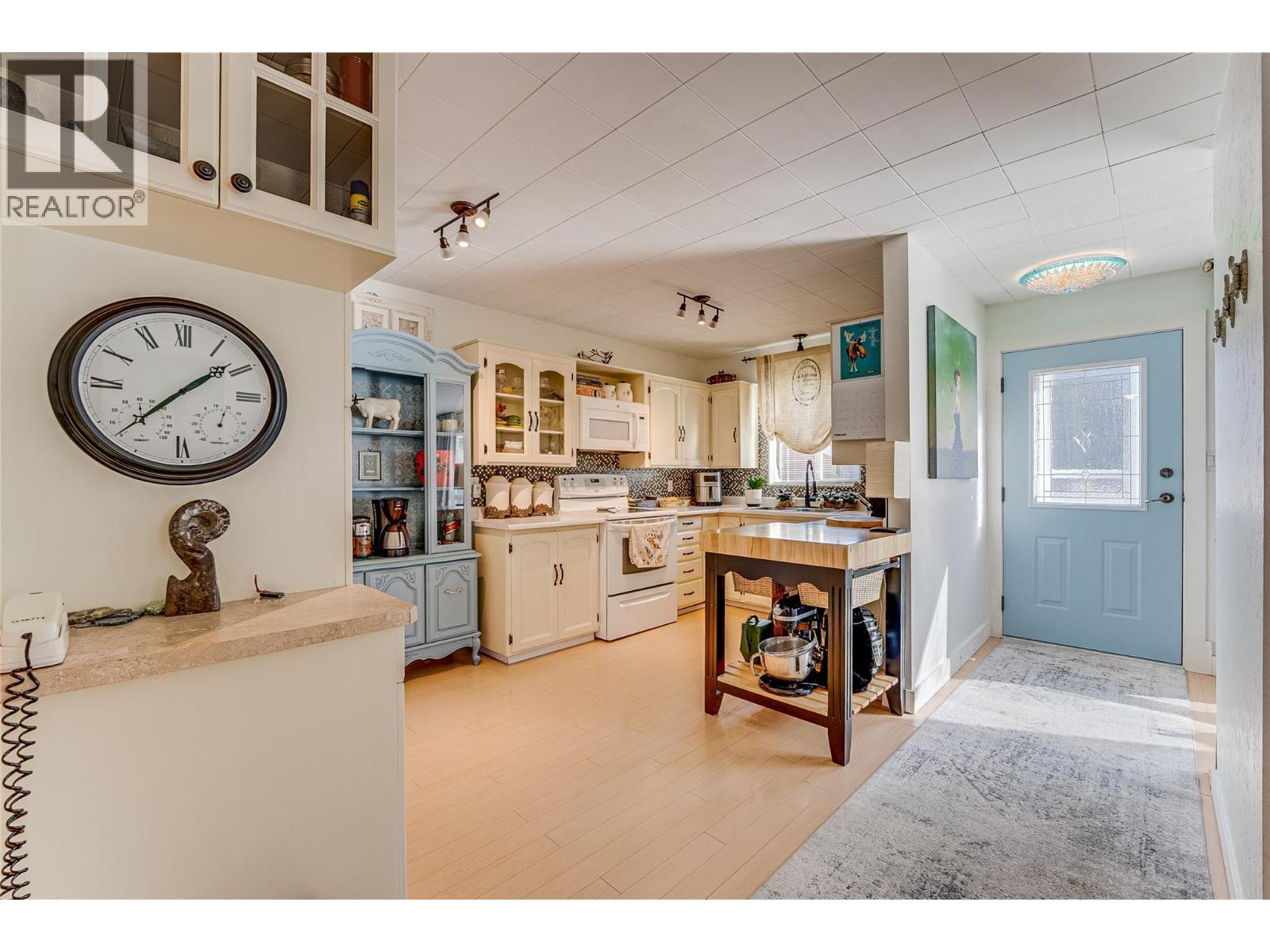 409 Hummingbird Avenue. Vernon, British Columbia