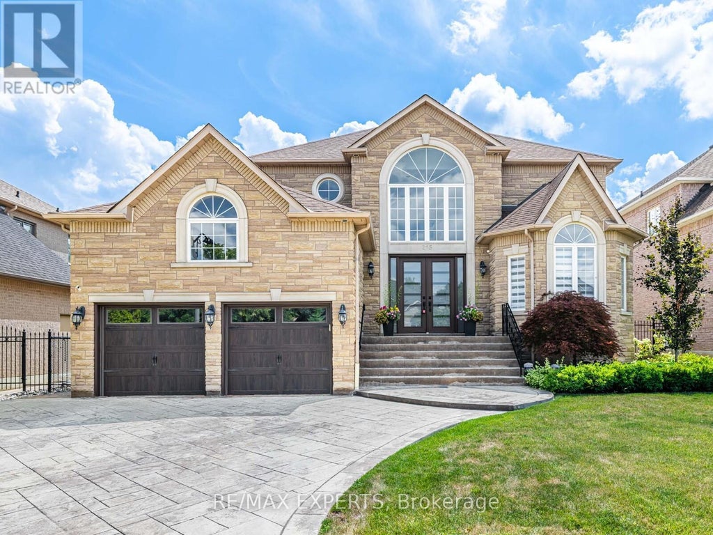 215 Thomson Creek Boulevard, Vaughan (islington Woods)