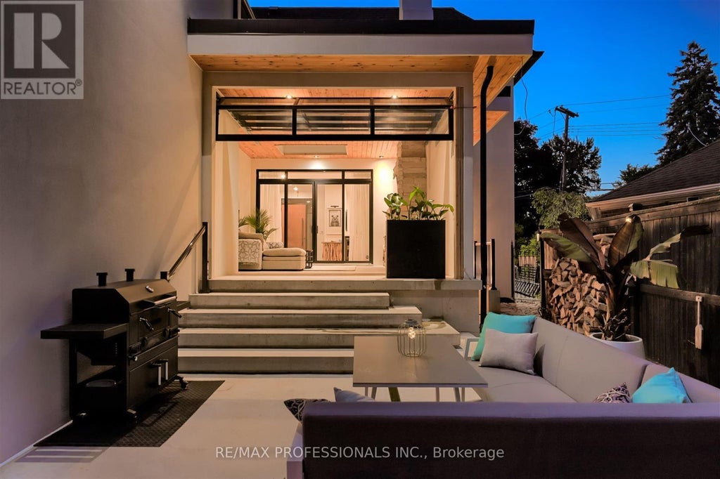 22 Spring Garden Road, Toronto (stonegate-Queensway)