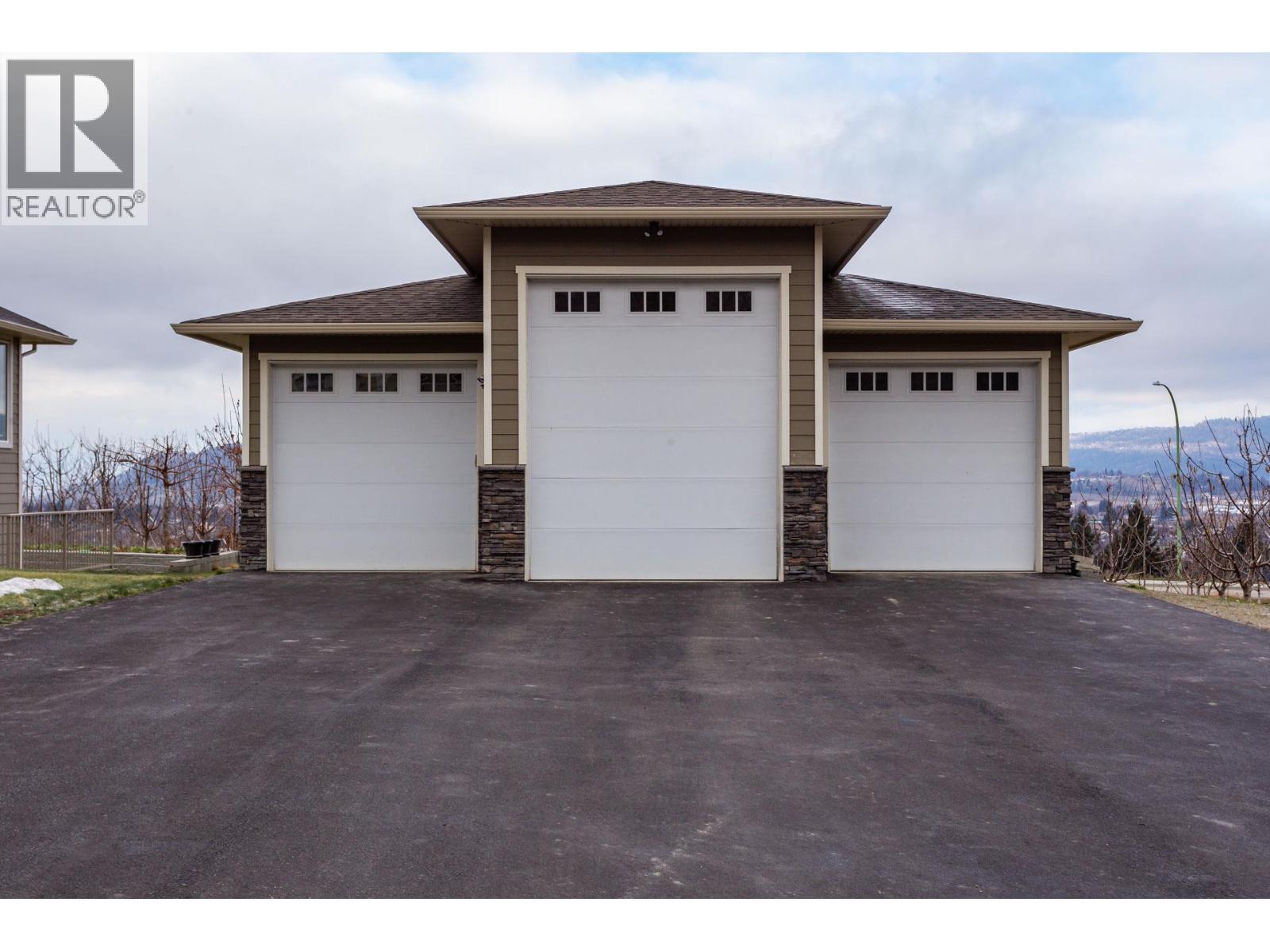 833 Mccurdy Road E. Kelowna, British Columbia