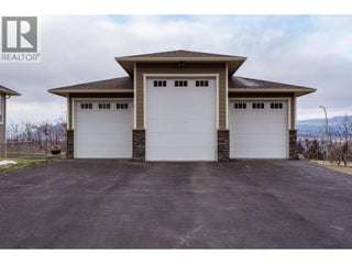 833 Mccurdy Road E. Kelowna, British Columbia