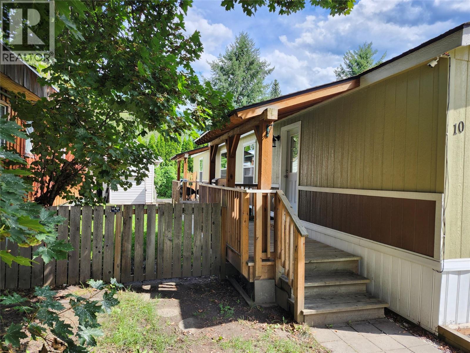 318 Humbert Street Unit# 10. Revelstoke, British Columbia