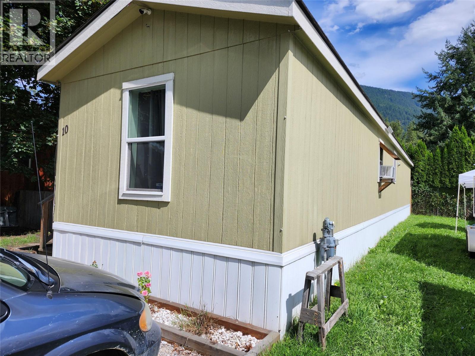 318 Humbert Street Unit# 10. Revelstoke, British Columbia