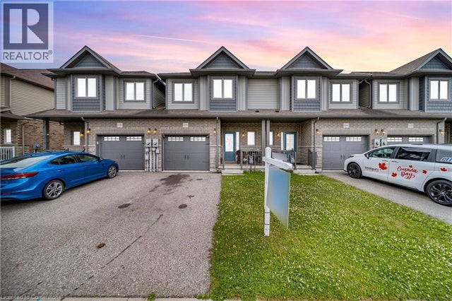 1450 Caen Avenue, Woodstock