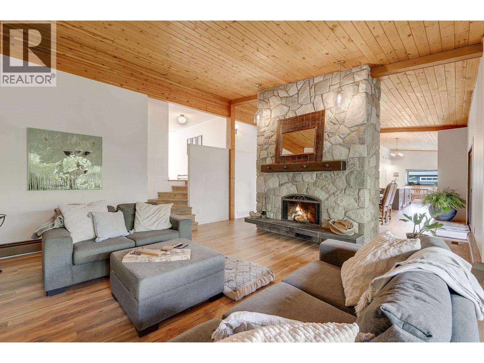 1590 Willow Crescent. Kelowna, British Columbia