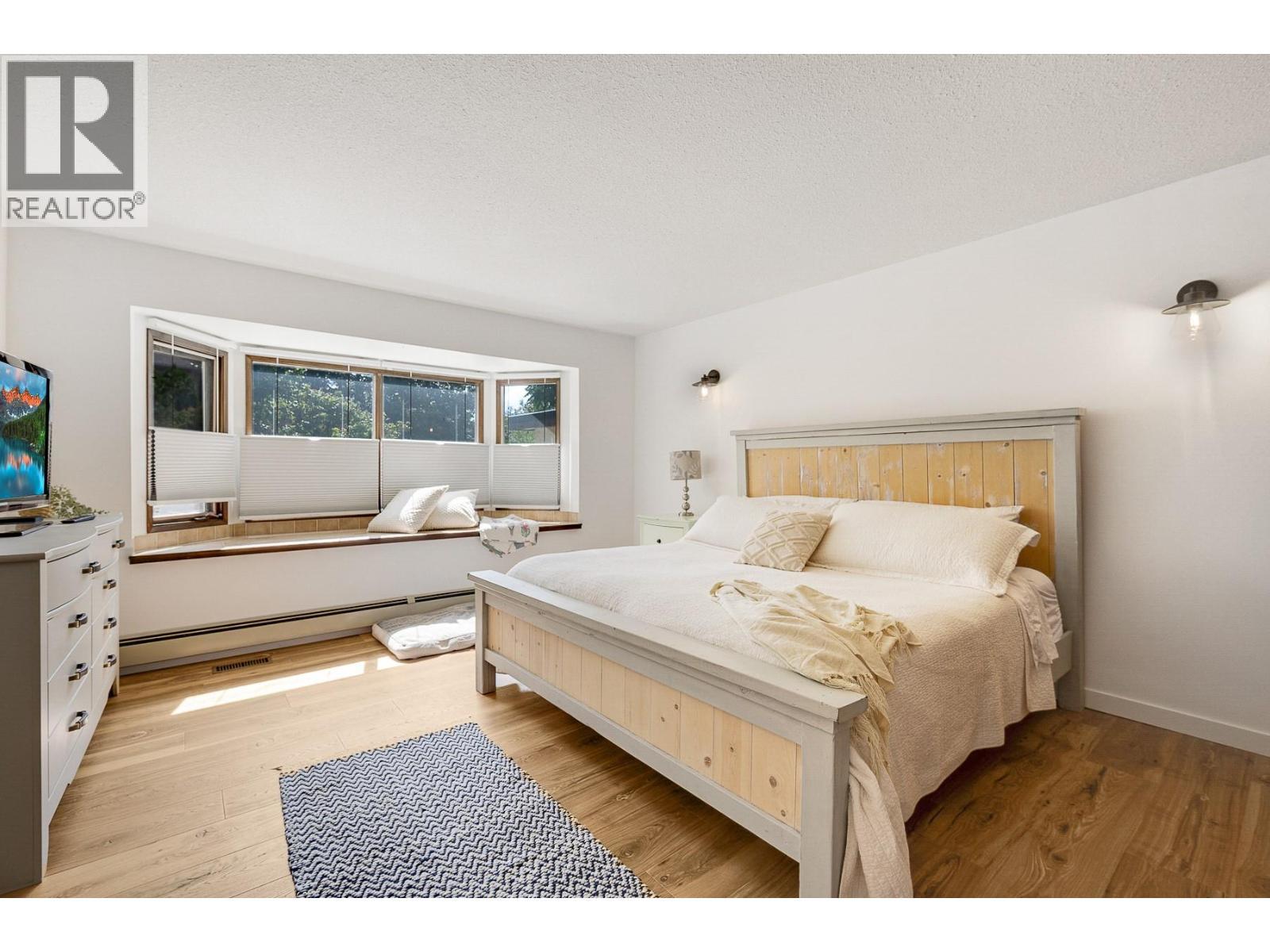 1590 Willow Crescent. Kelowna, British Columbia