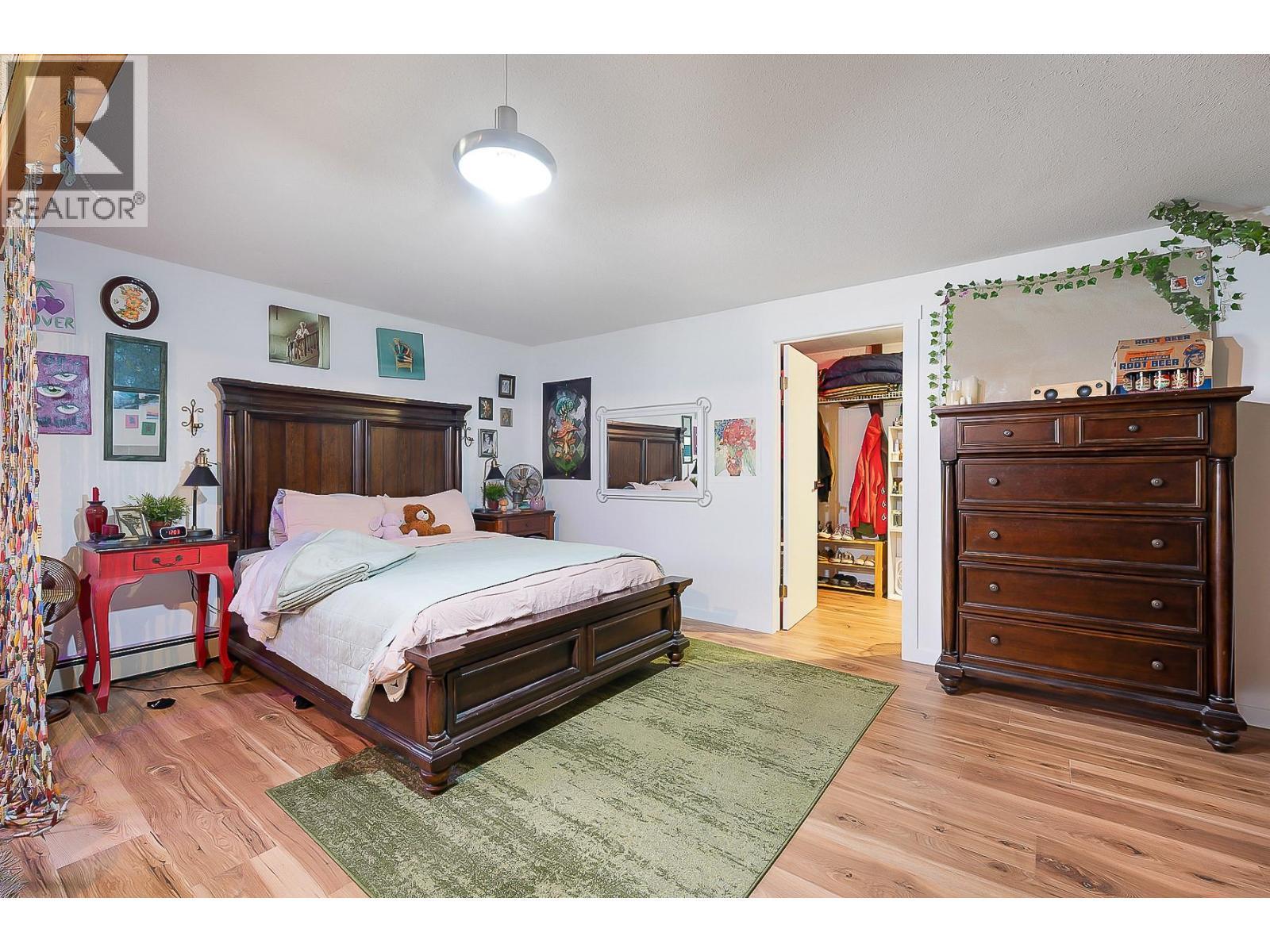 1590 Willow Crescent. Kelowna, British Columbia