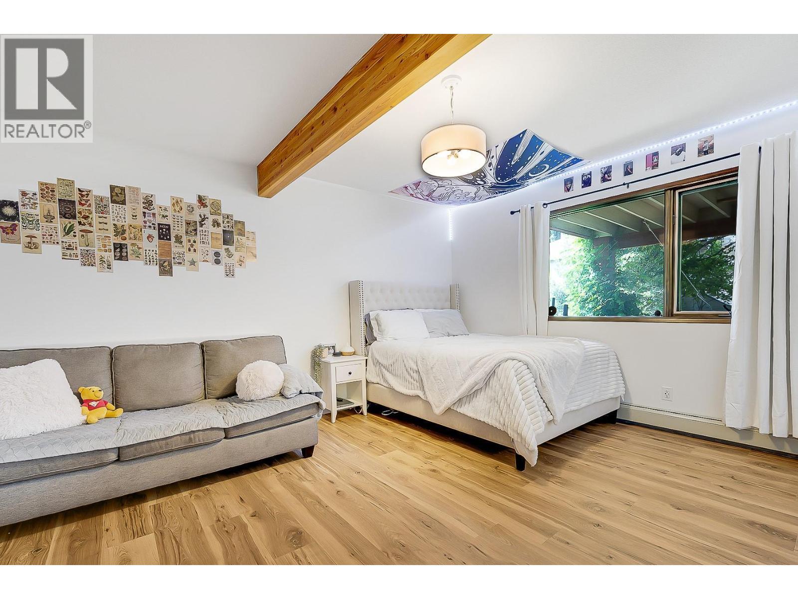 1590 Willow Crescent. Kelowna, British Columbia