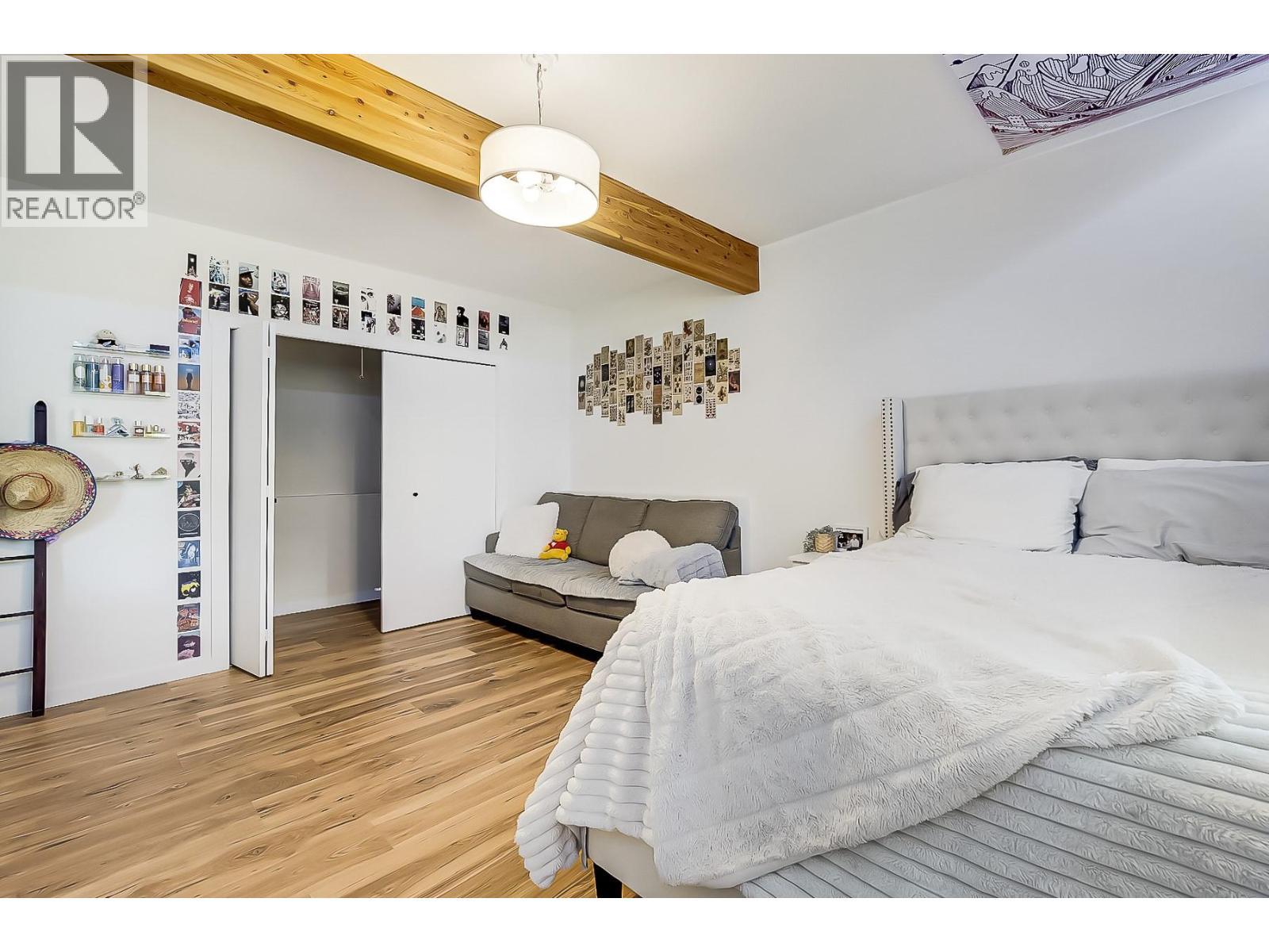 1590 Willow Crescent. Kelowna, British Columbia