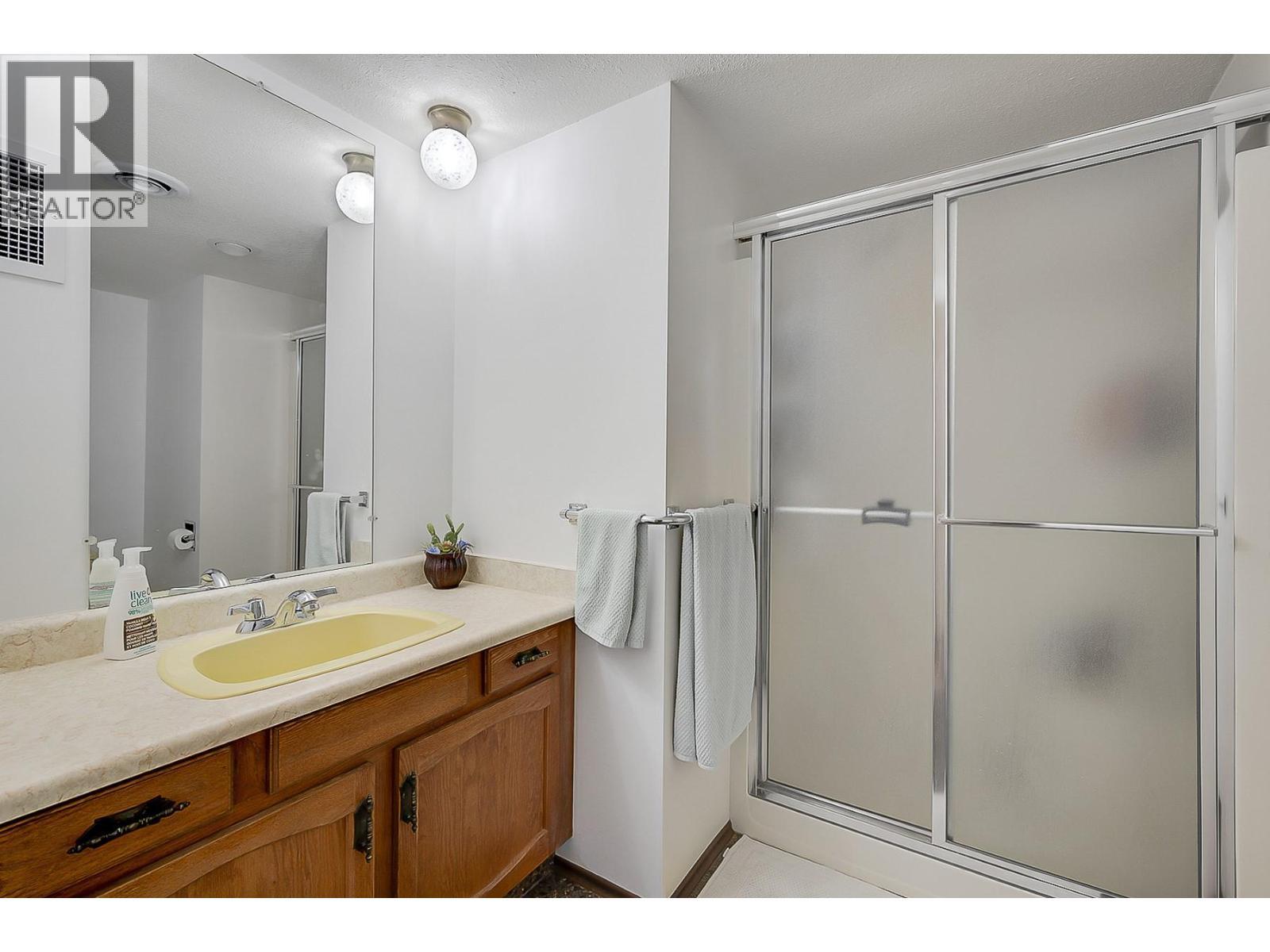 1590 Willow Crescent. Kelowna, British Columbia