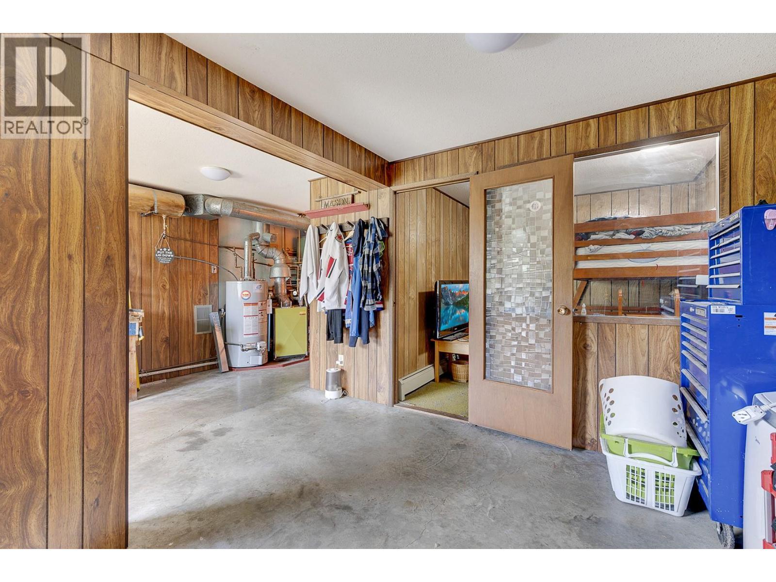 1590 Willow Crescent. Kelowna, British Columbia