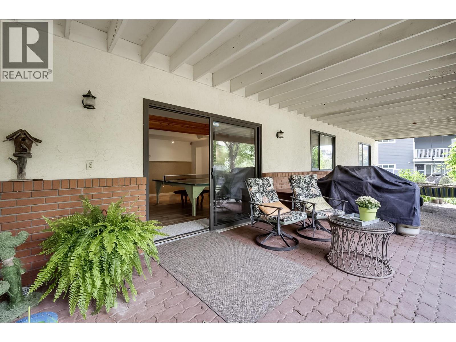 1590 Willow Crescent. Kelowna, British Columbia