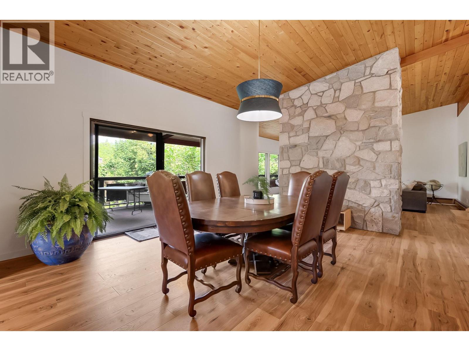 1590 Willow Crescent. Kelowna, British Columbia