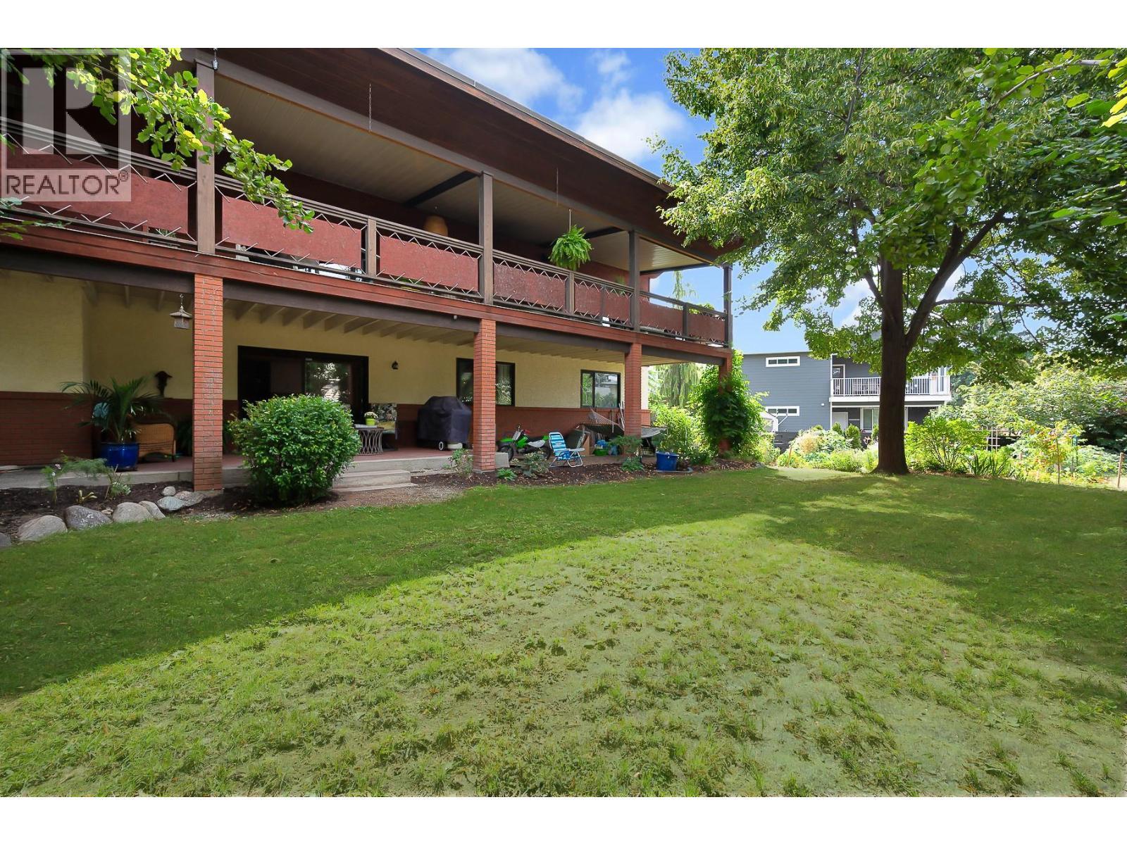 1590 Willow Crescent. Kelowna, British Columbia