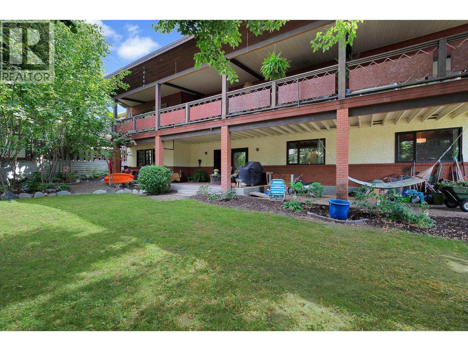 1590 Willow Crescent. Kelowna, British Columbia