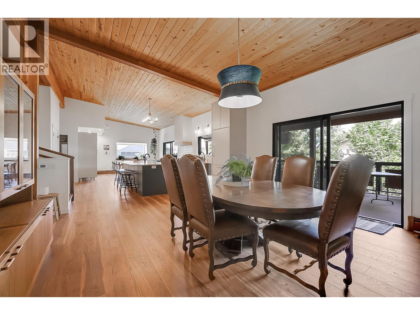 1590 Willow Crescent. Kelowna, British Columbia