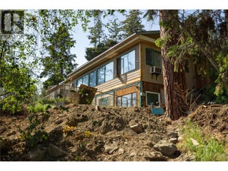 7260 Highway 97 Highway S. Peachland, British Columbia