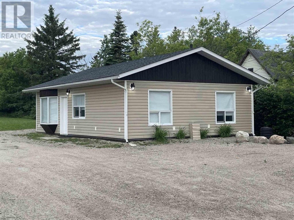 688 Highway 594, Eagle River