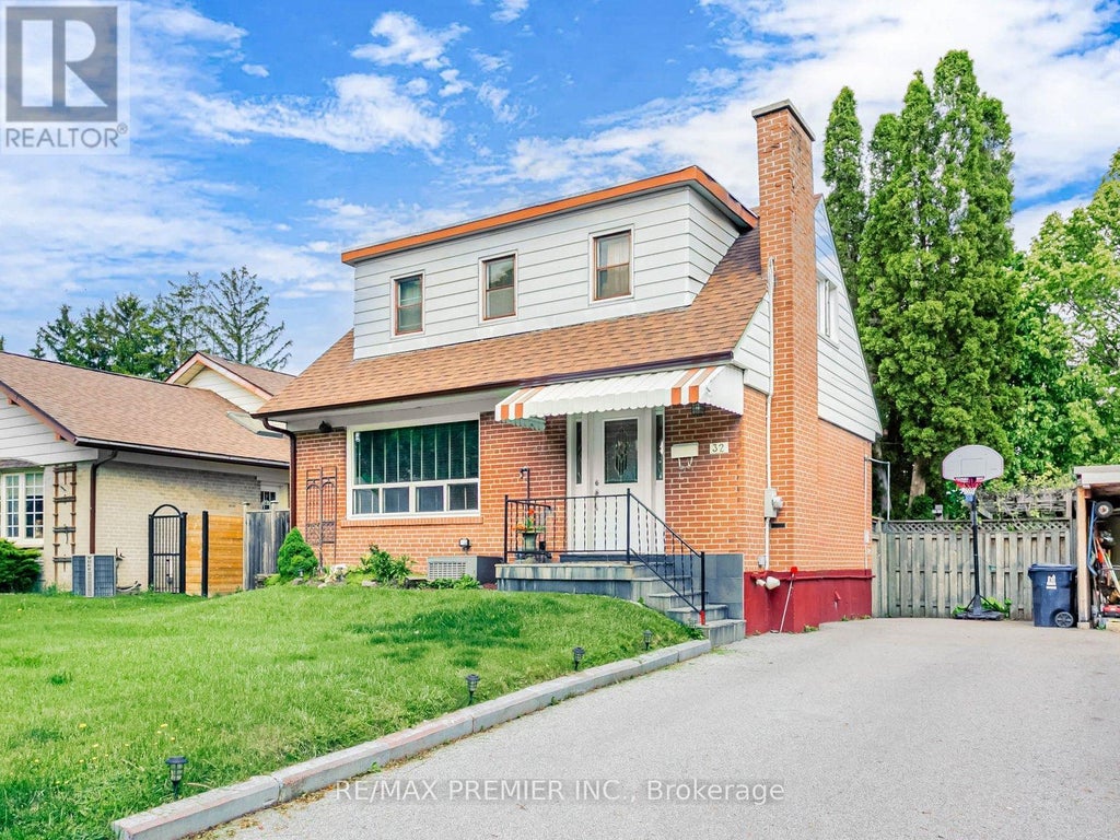 32 Genthorn Avenue, Toronto (rexdale-Kipling)