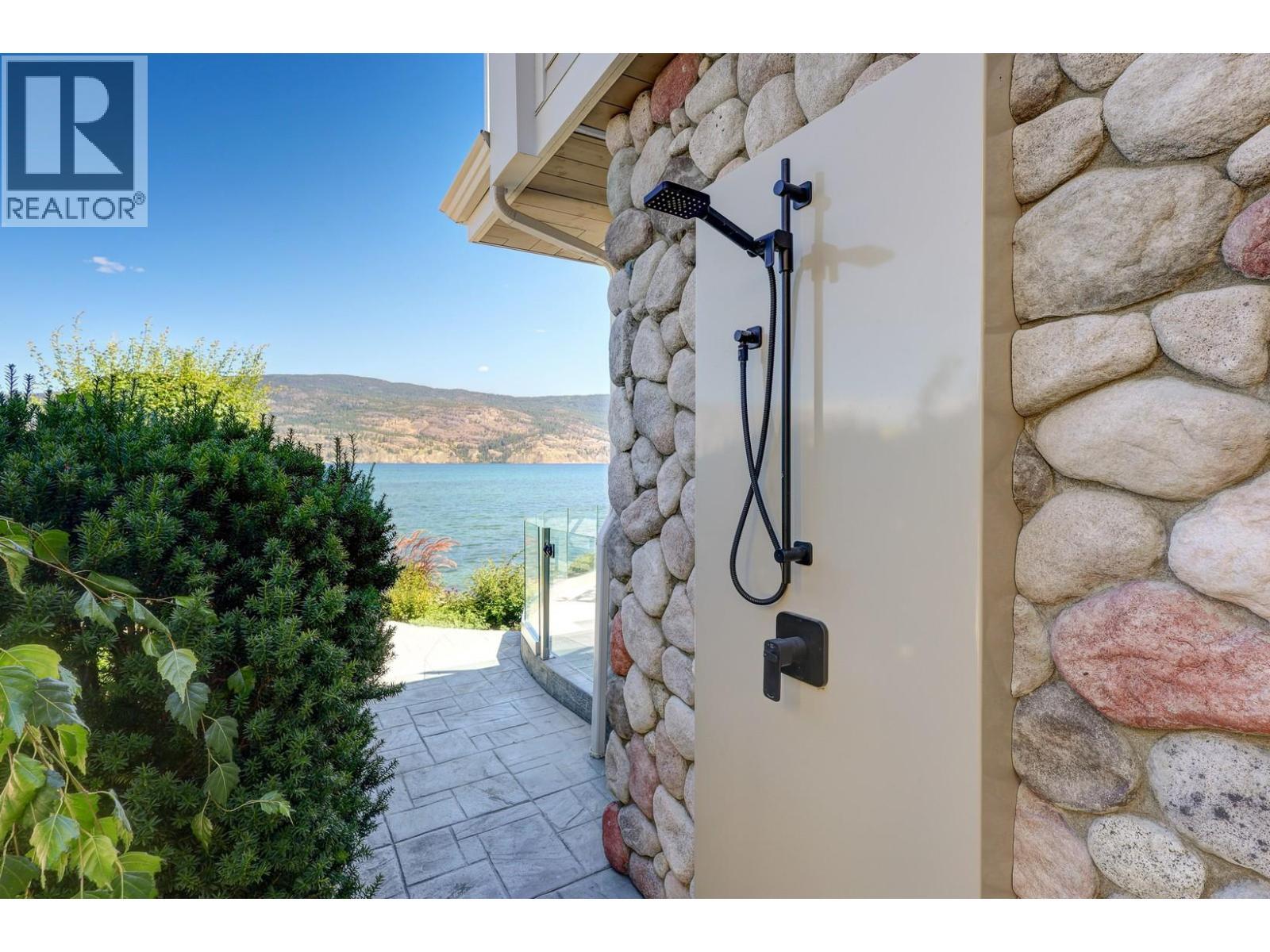 15419 Lakeshore Drive N Unit# 10. Summerland, British Columbia