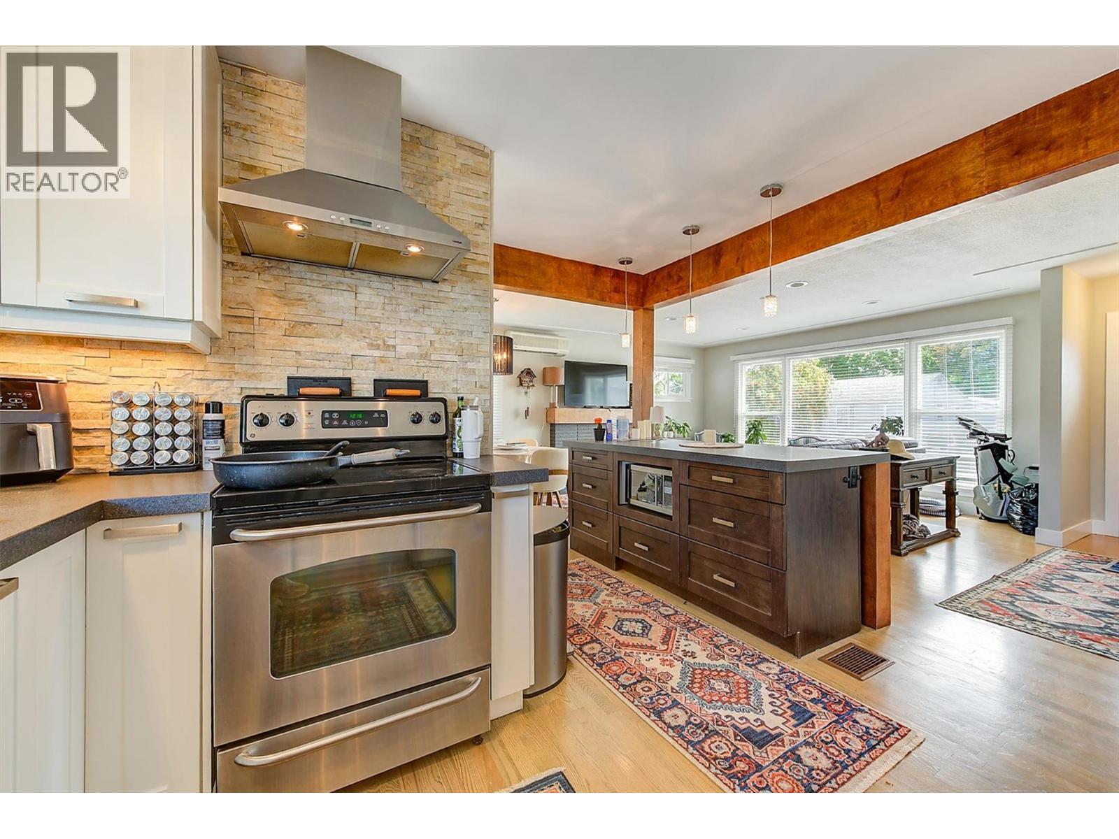 620 - 622 Birch Avenue. Kelowna, British Columbia