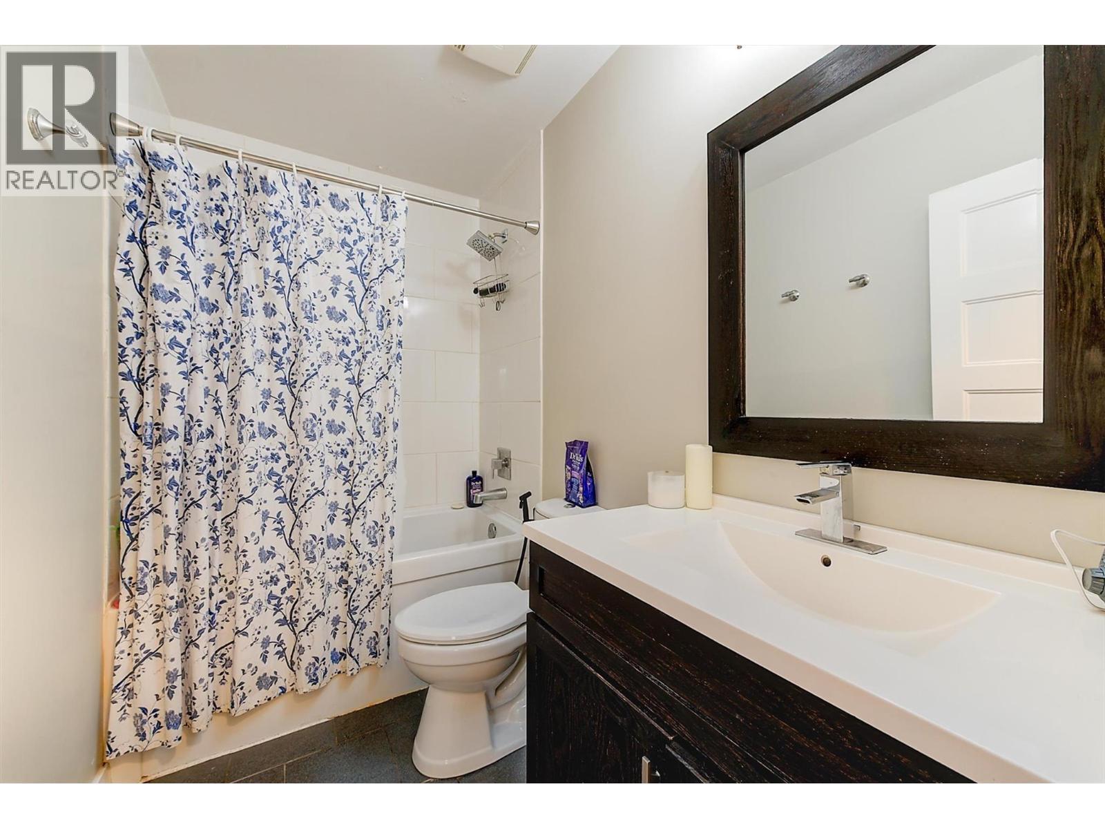 620 - 622 Birch Avenue. Kelowna, British Columbia