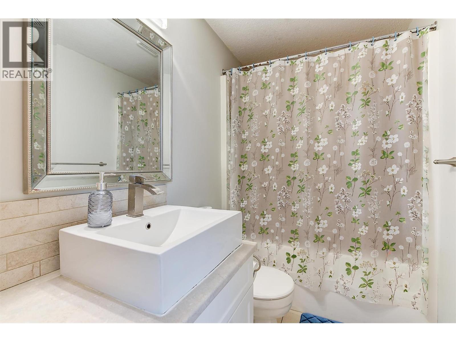 620 - 622 Birch Avenue. Kelowna, British Columbia