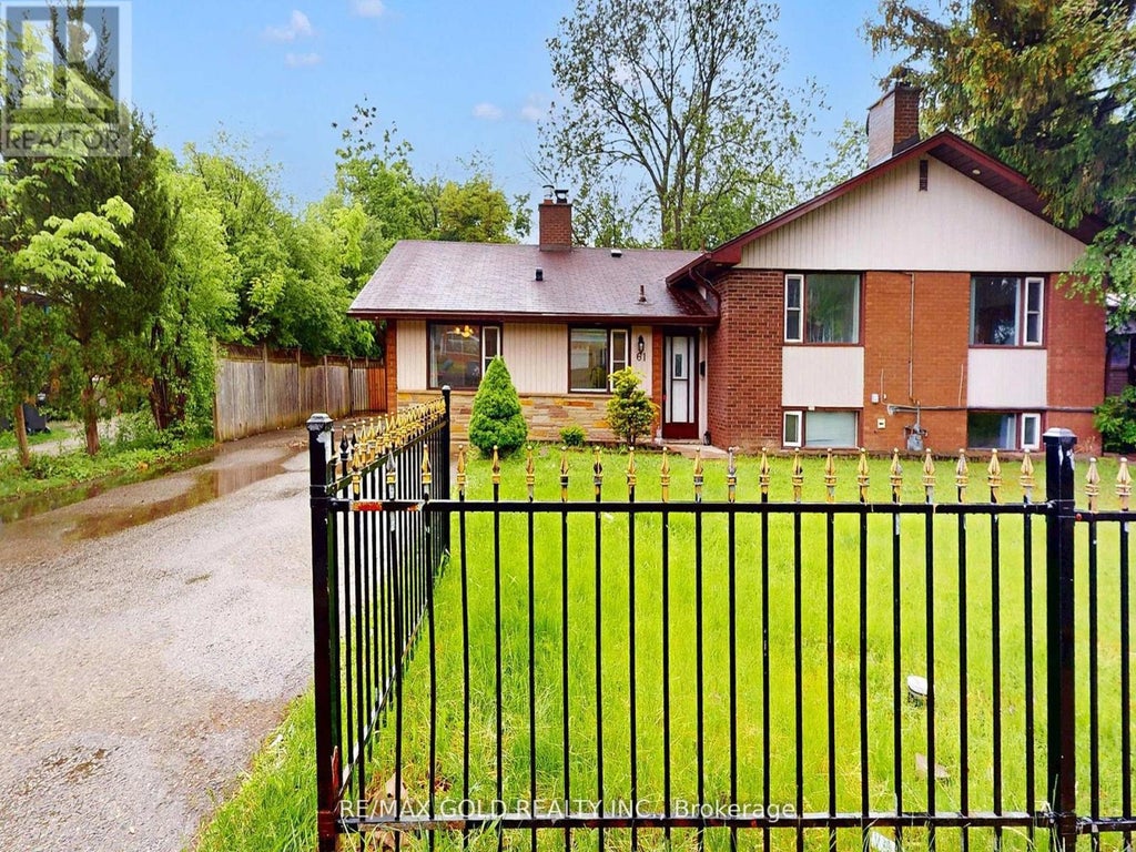 61 Centre Street N, Brampton (brampton North)