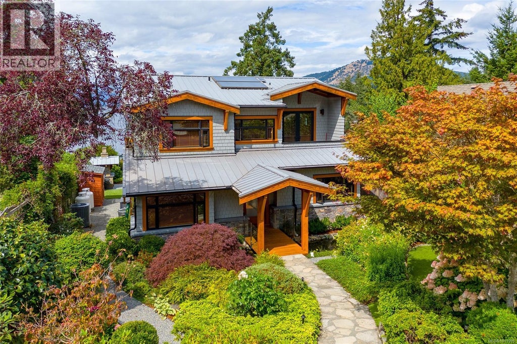 580 Meldram Drive, North Saanich