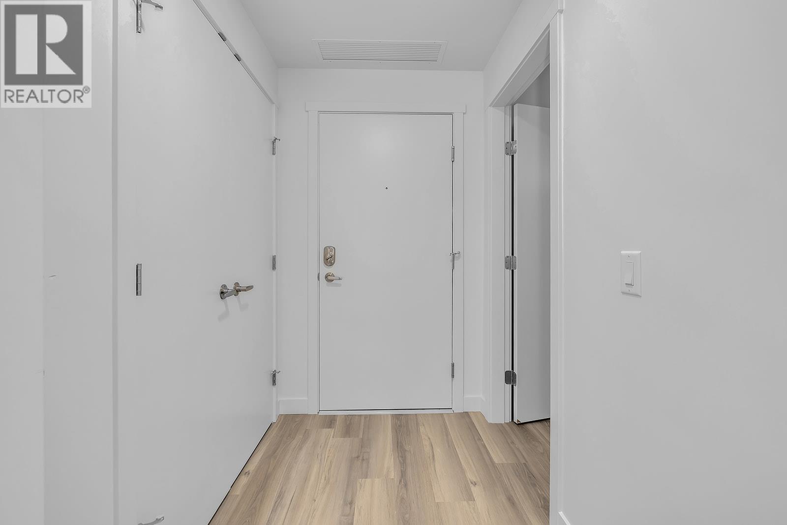 1057 Frost Road Unit# 218. Kelowna, British Columbia