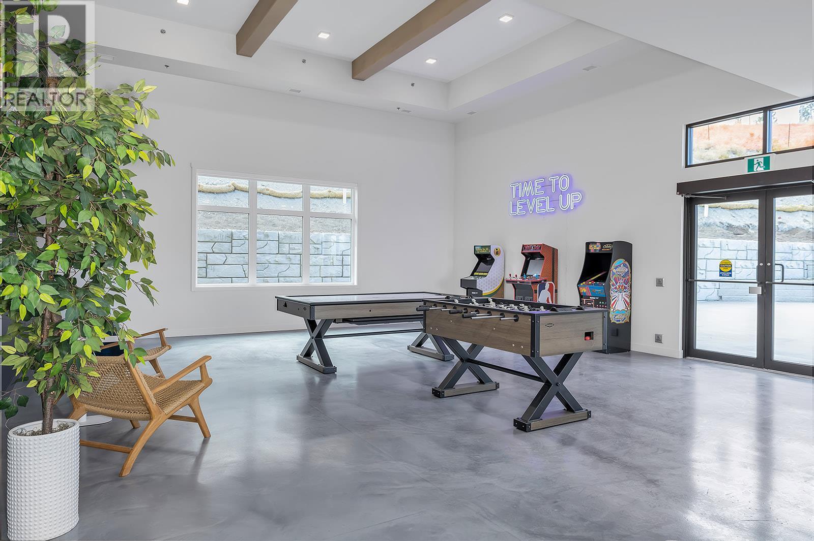 1057 Frost Road Unit# 218. Kelowna, British Columbia