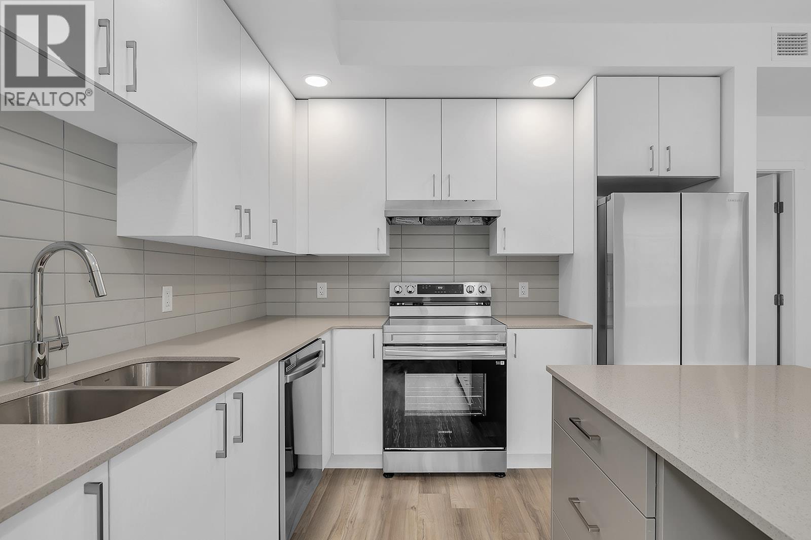 1057 Frost Road Unit# 218. Kelowna, British Columbia