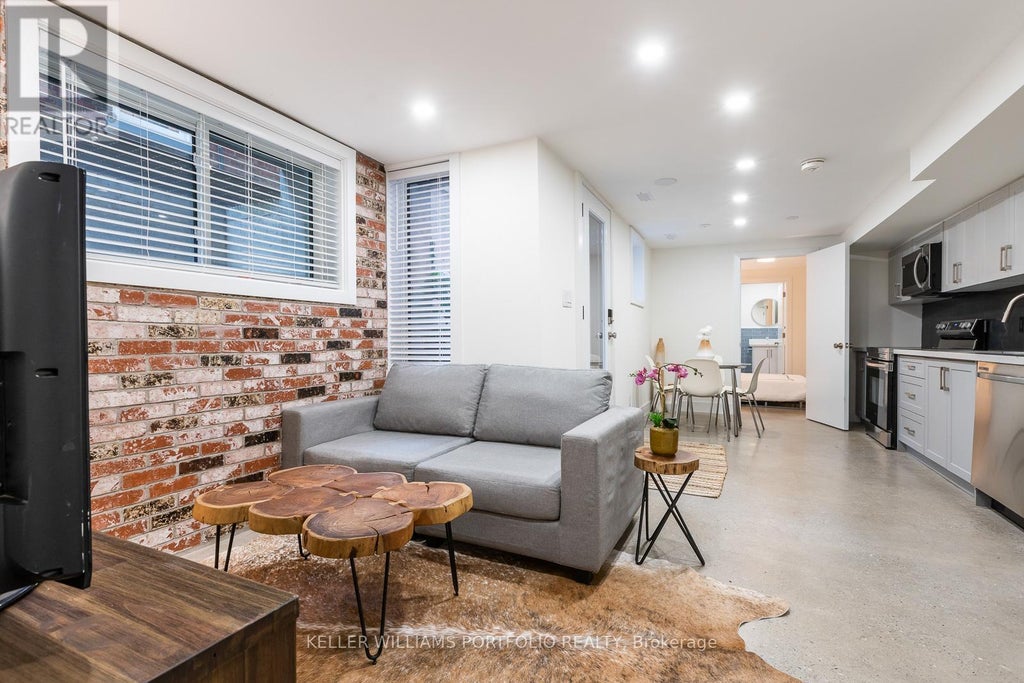 Lower - 180 Maria Street, Toronto (junction Area)