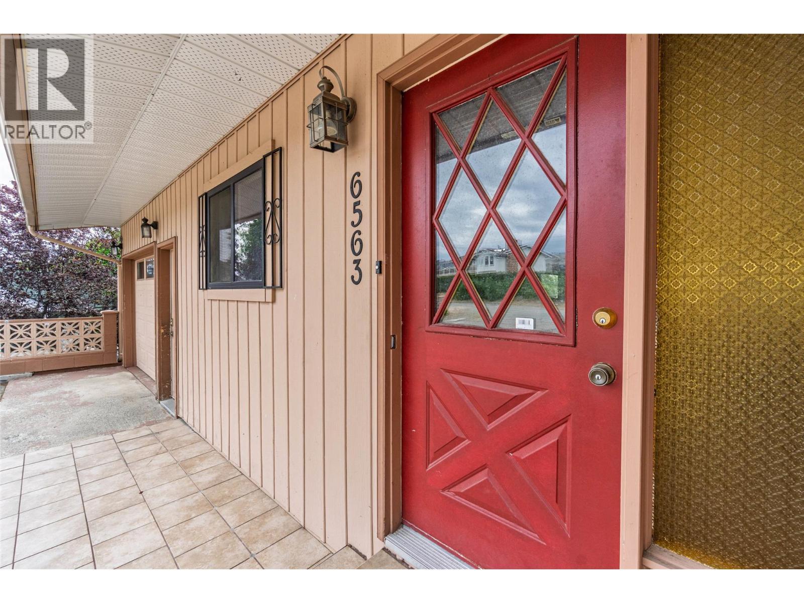 6563 Mountainview Drive. Oliver, British Columbia