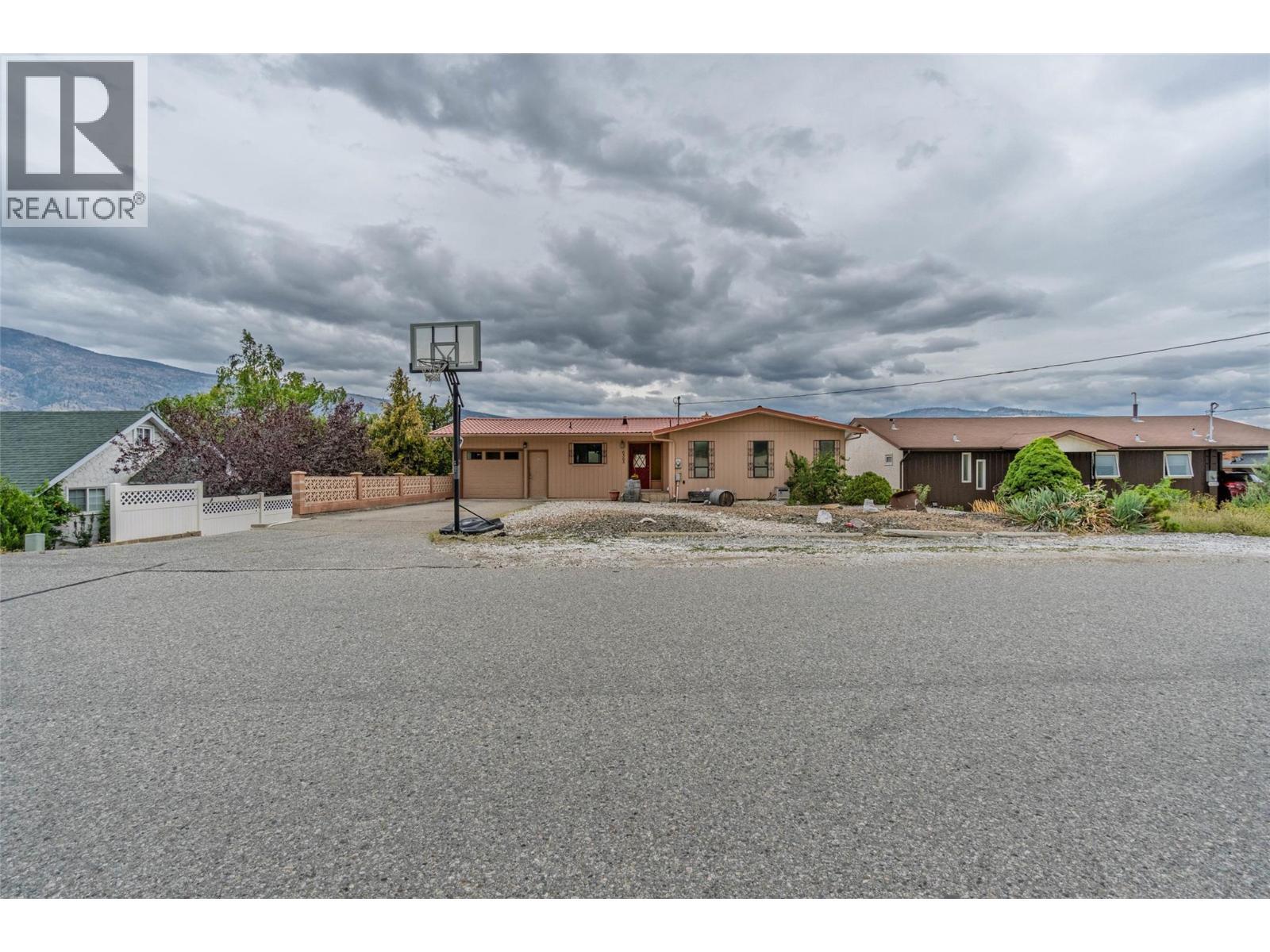 6563 Mountainview Drive. Oliver, British Columbia