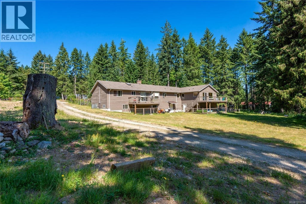 8598 Island Highway N, Black Creek