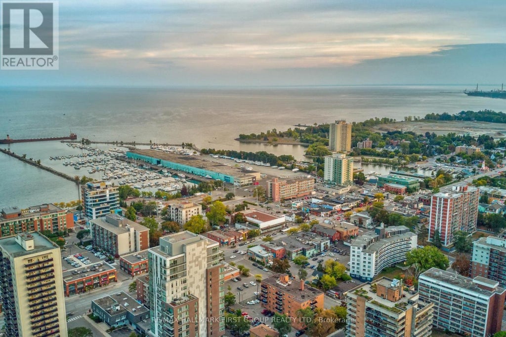 1395 Hurontario Street, Mississauga (mineola)