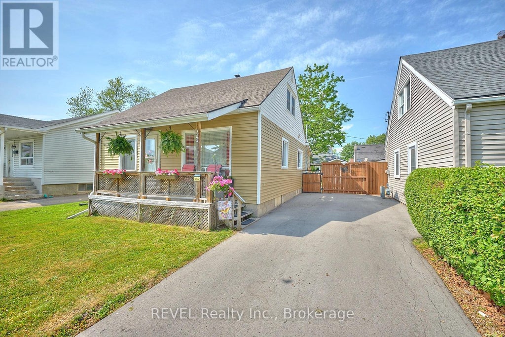 382 Hennepin Avenue, Welland (lincoln/crowland)