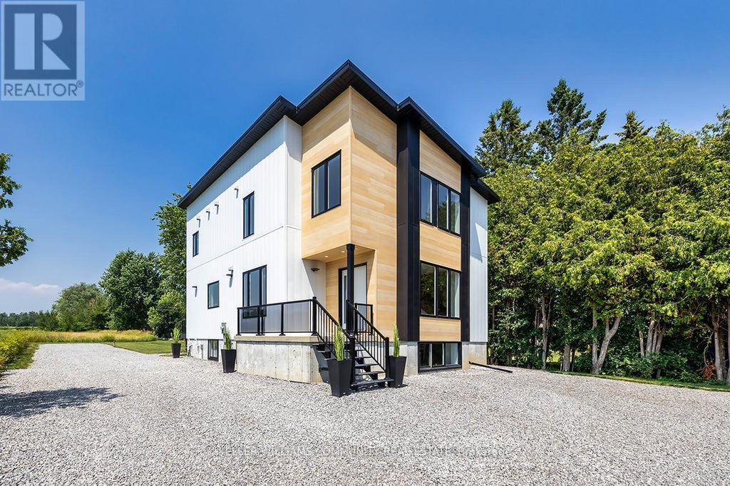 2246 Highway 2, Clarington