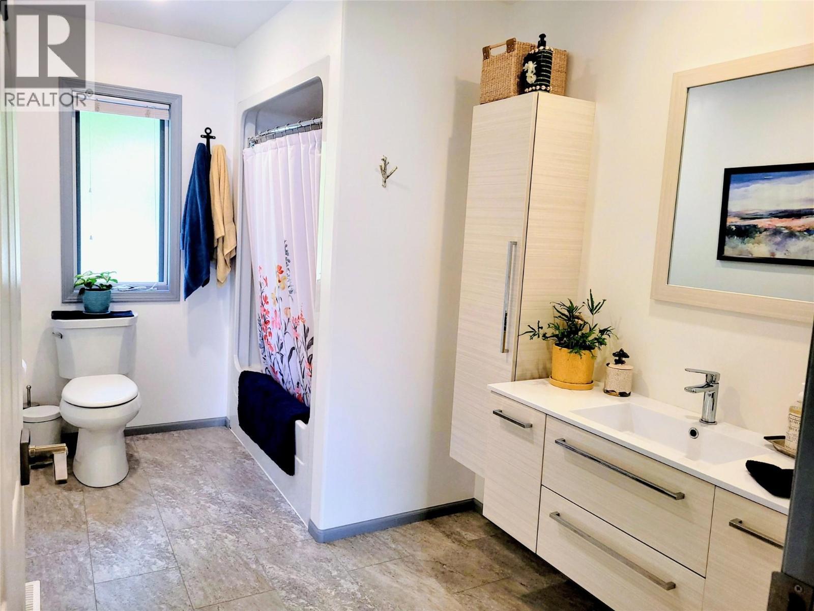 4410 Lakeshore Road Ne. Salmon Arm, British Columbia