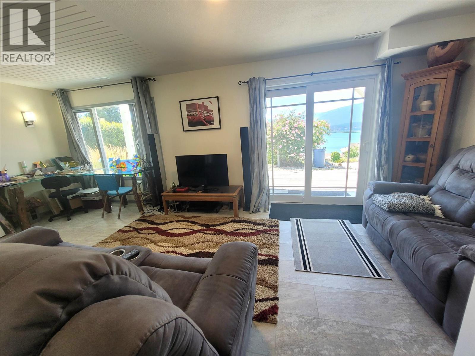 4410 Lakeshore Road Ne. Salmon Arm, British Columbia