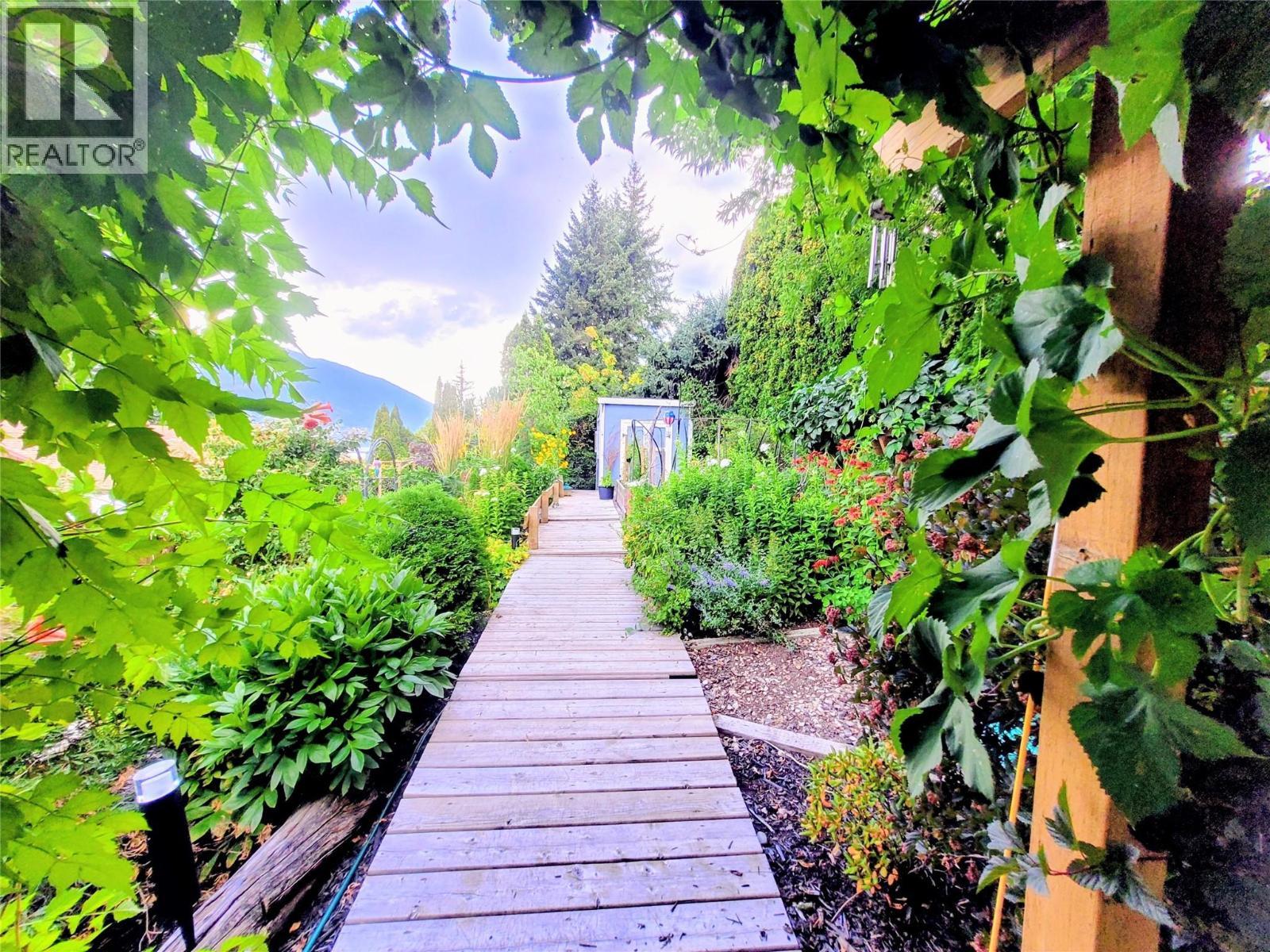 4410 Lakeshore Road Ne. Salmon Arm, British Columbia