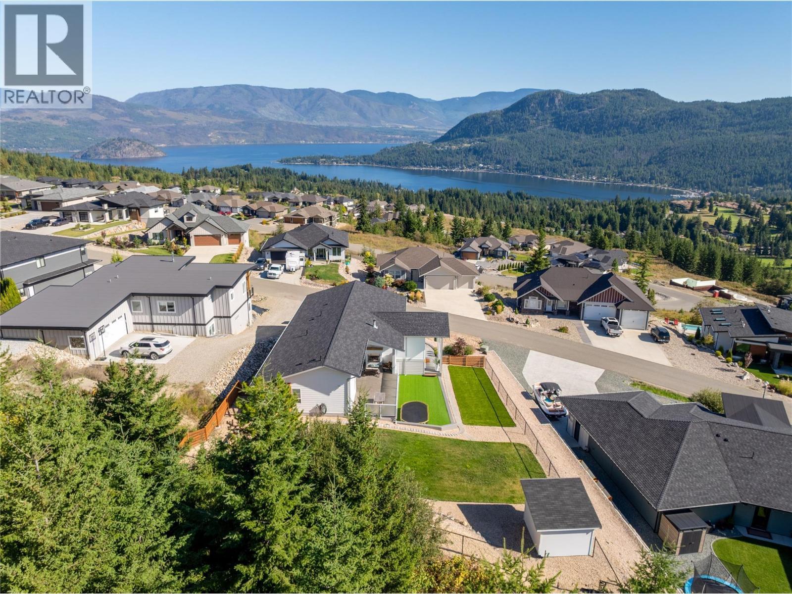 2521 Panoramic Way. Blind Bay, British Columbia