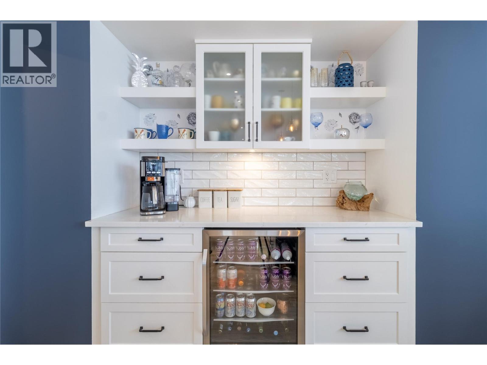 2521 Panoramic Way. Blind Bay, British Columbia