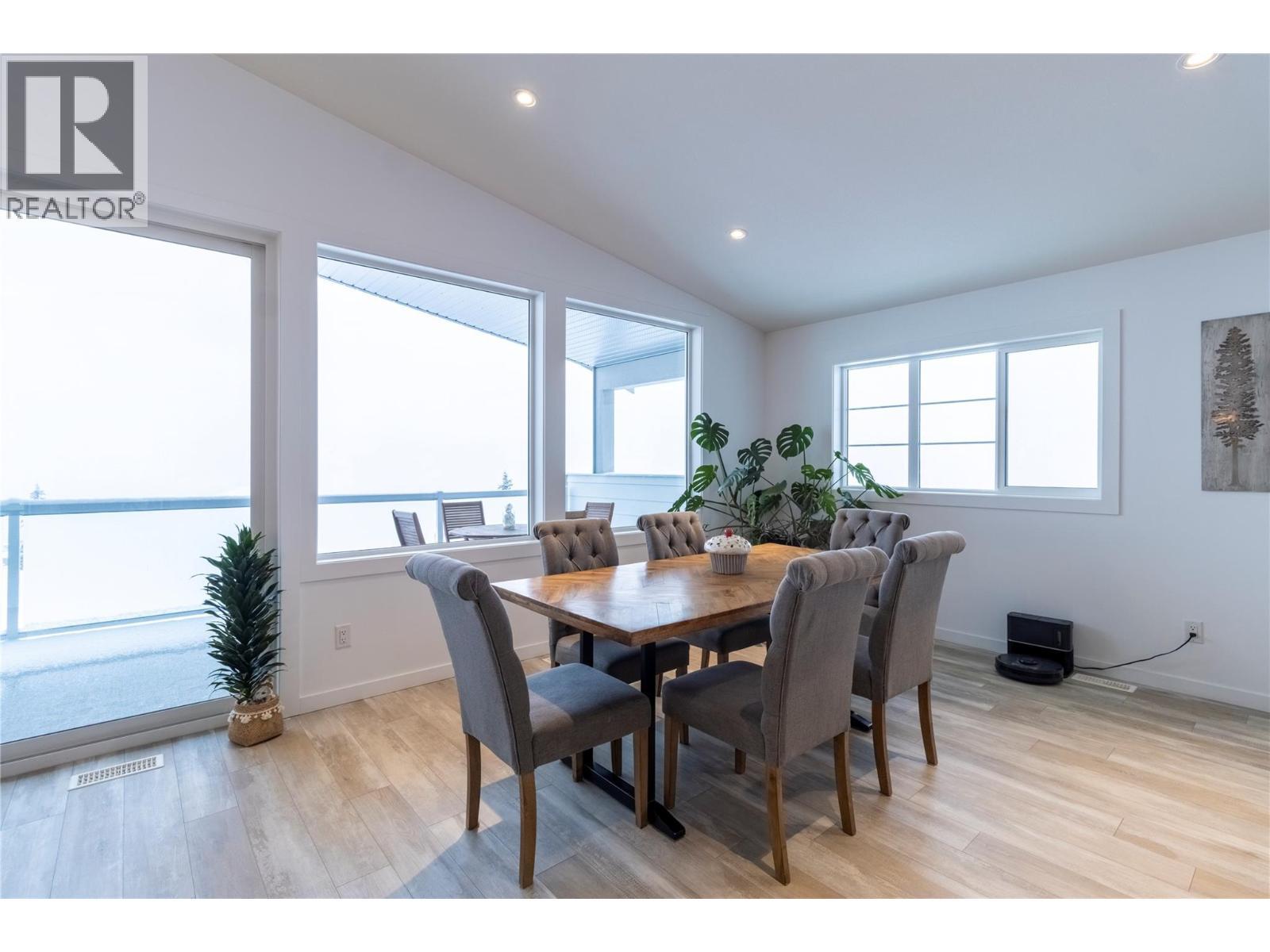 2521 Panoramic Way. Blind Bay, British Columbia