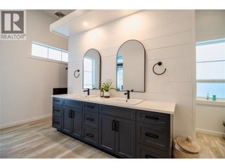 2521 Panoramic Way. Blind Bay, British Columbia