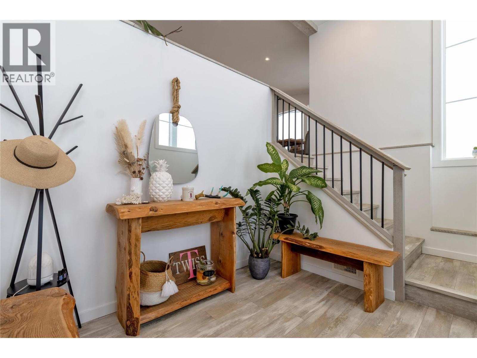 2521 Panoramic Way. Blind Bay, British Columbia