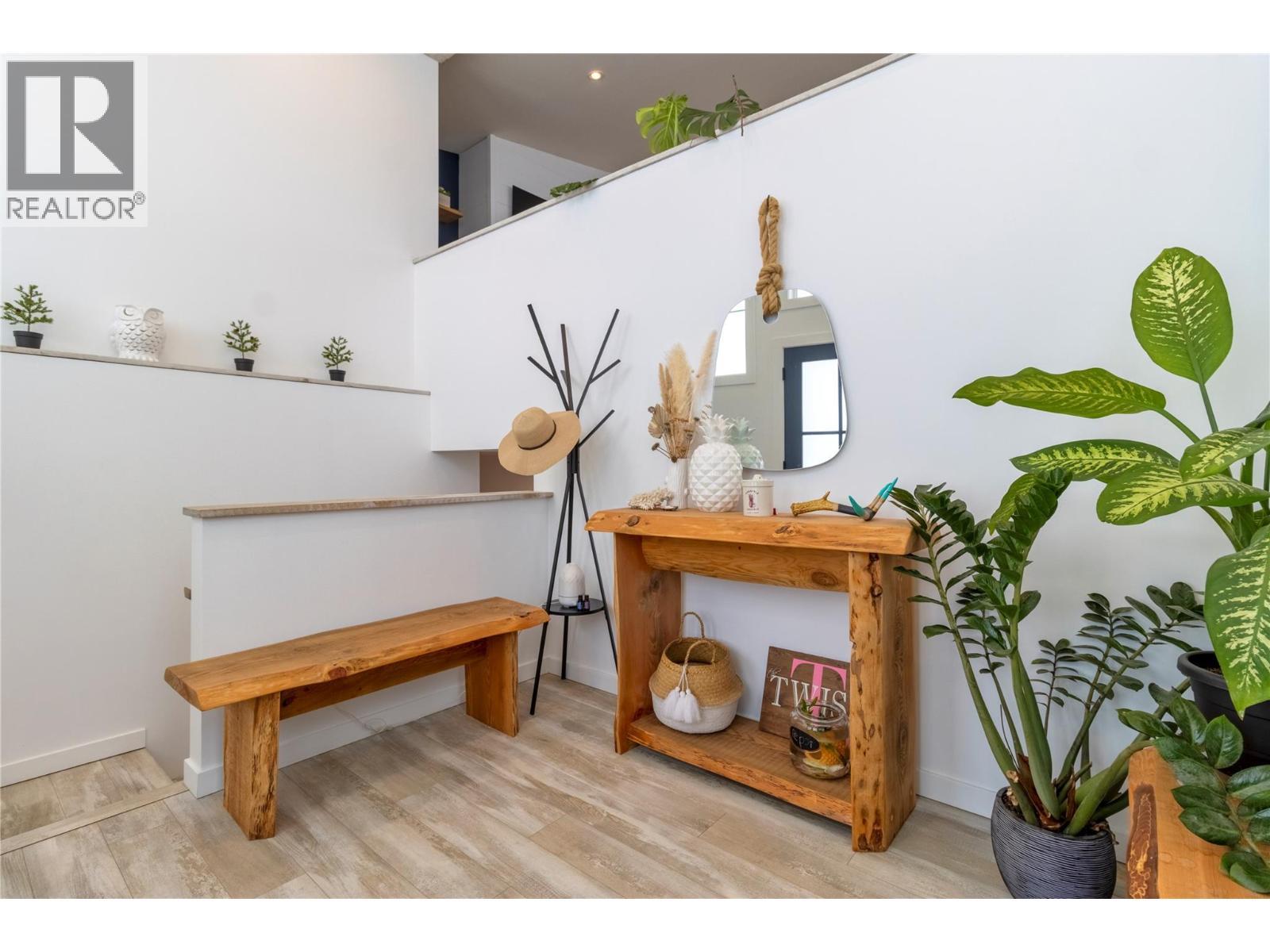 2521 Panoramic Way. Blind Bay, British Columbia