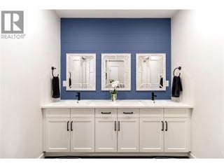 2521 Panoramic Way. Blind Bay, British Columbia