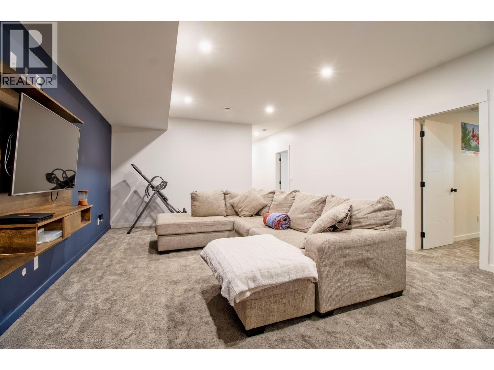 2521 Panoramic Way. Blind Bay, British Columbia